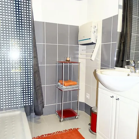 Maison Charmante A Avec Piscine Partagee *