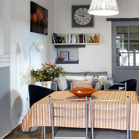 Maison Charmante A Avec Piscine Partagee