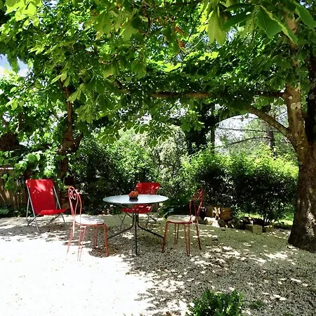 Maison Charmante A Avec Piscine Partagee