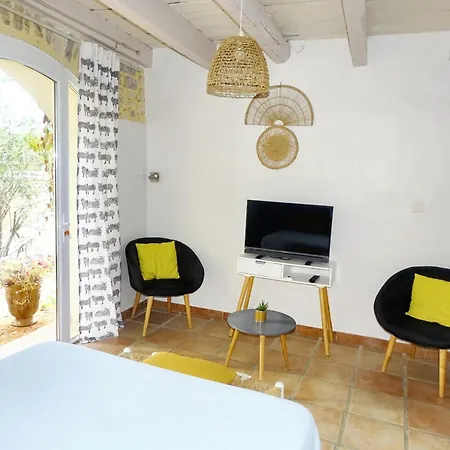 Maison Charmante A Avec Piscine Partagee Cardet